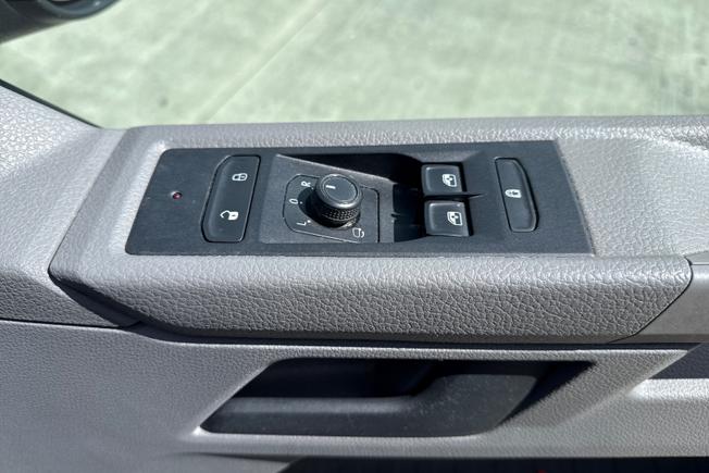 VOLKSWAGEN Transporter Photo 35