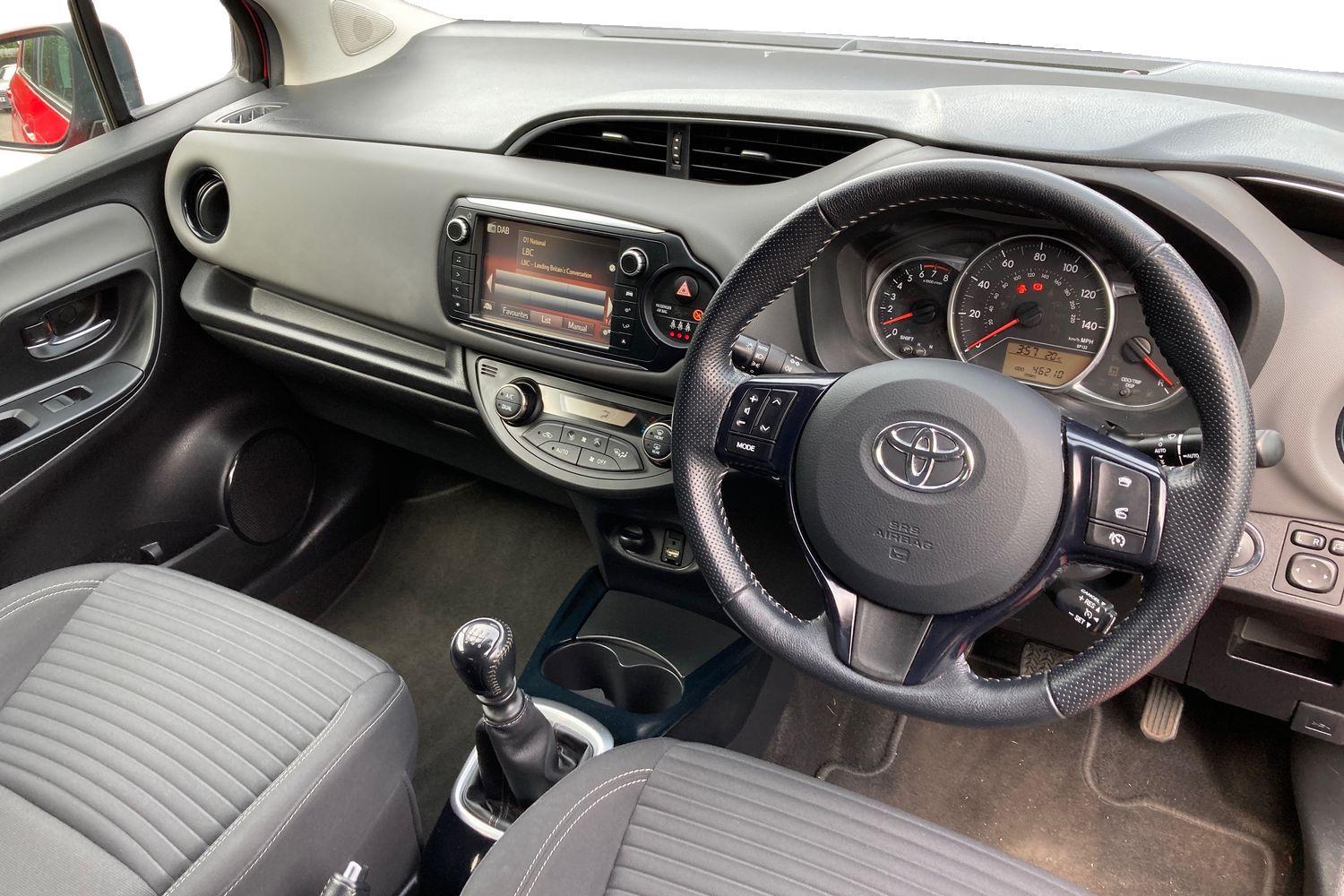 Toyota YARIS Photo 7