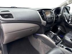 MITSUBISHI L200 Photo 2