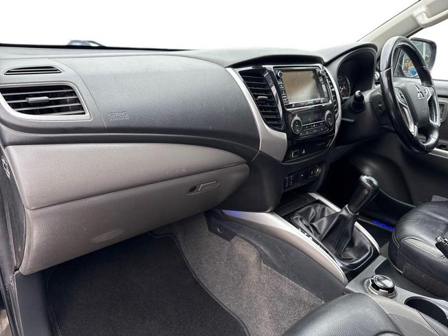 MITSUBISHI L200 Photo 2