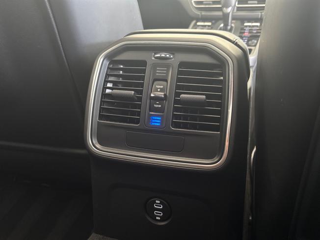 PORSCHE Macan Photo 42