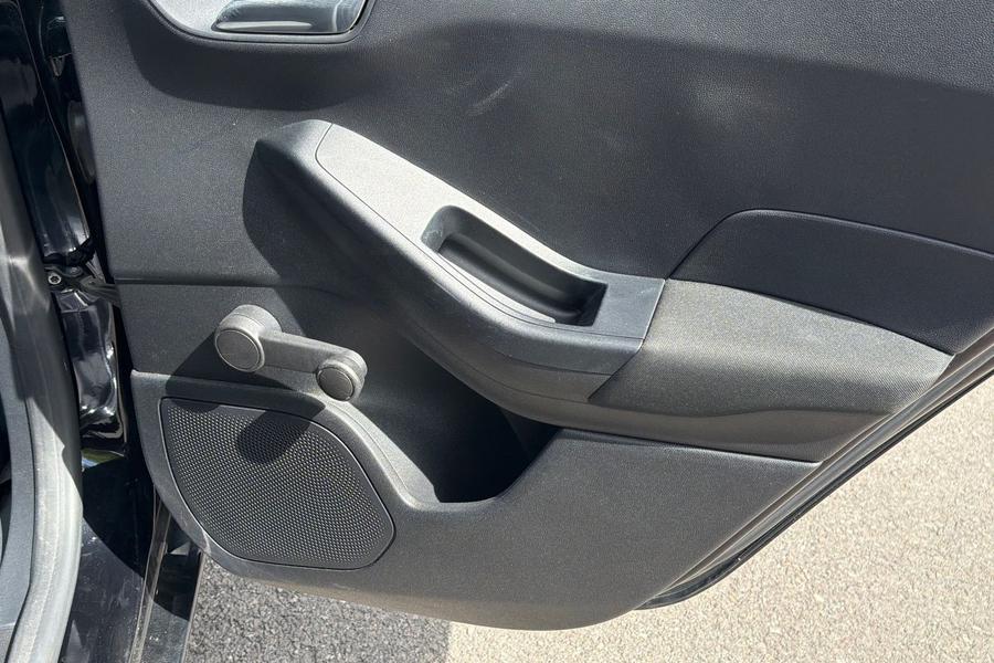 Ford FIESTA Photo autoimg-cba4d8cff9414baf51971efe9864789397cebfe8.jpg