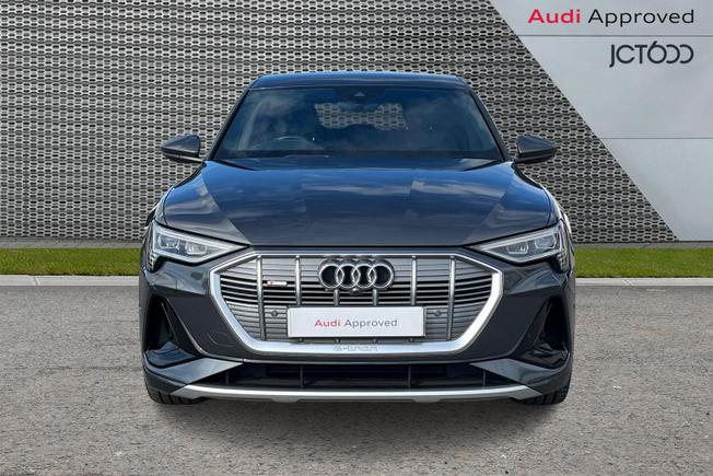 AUDI e-tron Photo 8