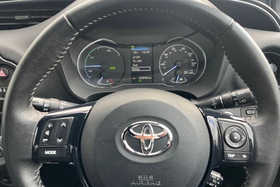 Toyota Yaris Photo autoimg-cbaa83e6aa537f07c074f5b49272e34f76489c75.jpg