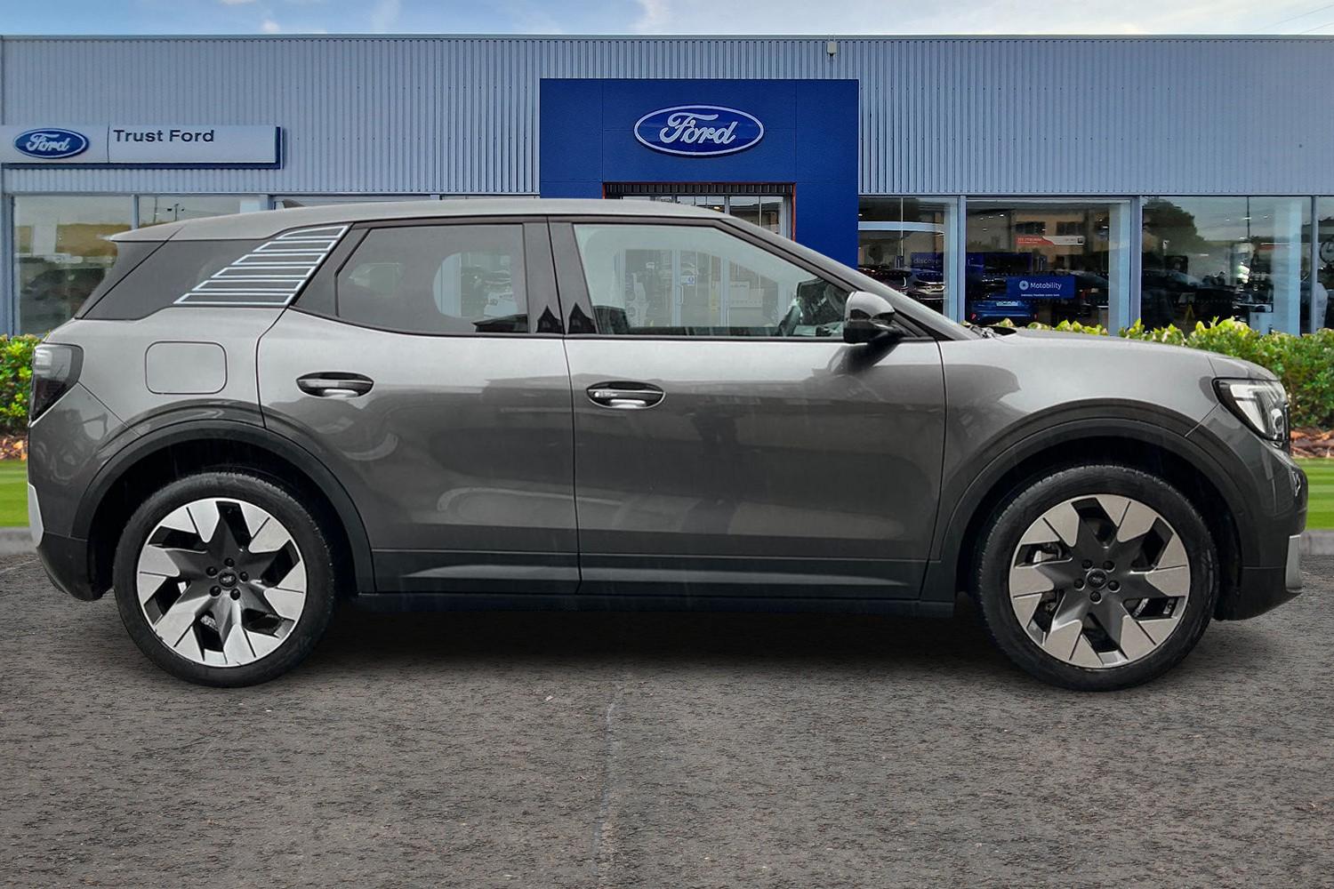 Ford Explorer Photo 2