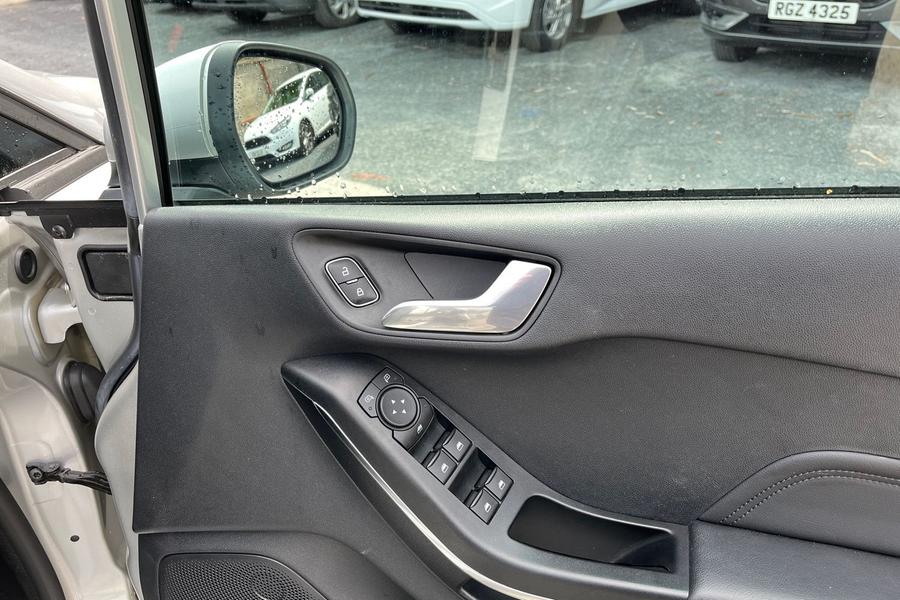 Ford FIESTA Photo autoimg-cbbcd1d2a86bee02bb38918c4fe8e2648e9389be.jpg