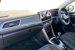 VOLKSWAGEN T-Roc Photo 2