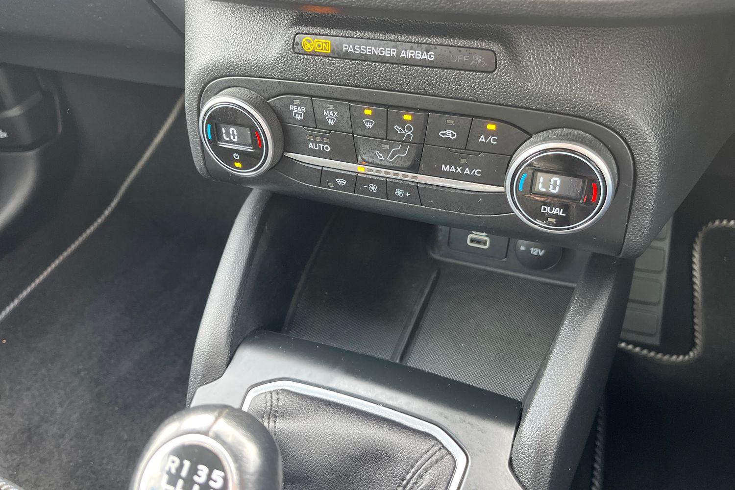 Ford FOCUS Photo 32