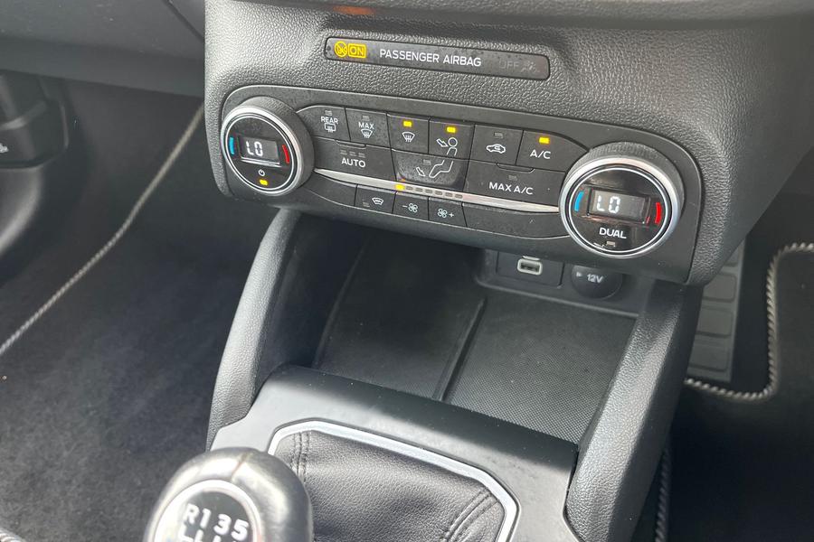 Ford FOCUS Photo autoimg-cbc0a530ced24aa536a979c223a46eb928013de6.jpg