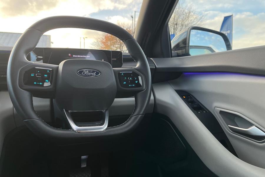 Ford Explorer Photo autoimg-cbc4dfcbff5237a3ef65166df392ffd15240e507.jpg