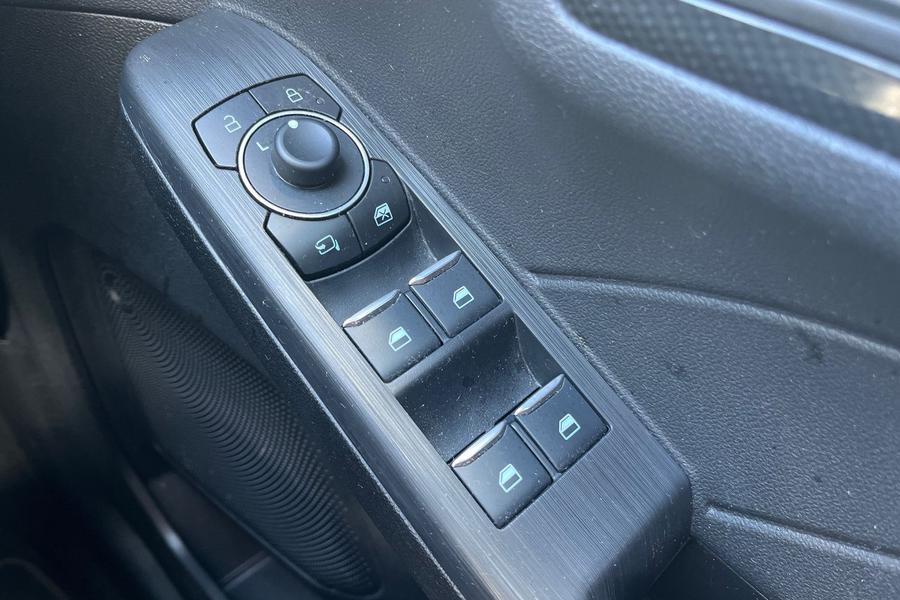 Ford KUGA Photo autoimg-cbc8c3428b9108bf037adadc06e18eb14a623a40.jpg