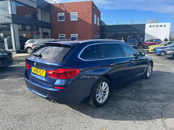 BMW 5 Series Photo autoimg-cbc95de84be5c258cd82cb916bbe43b4db89c680.jpg