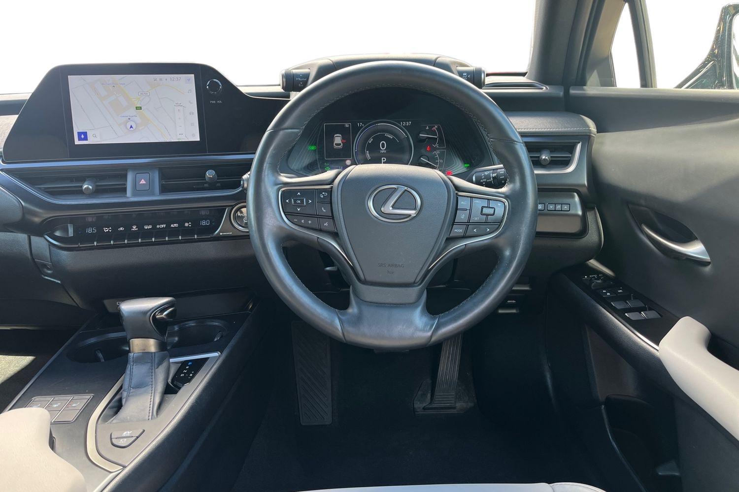 Lexus UX Photo 10