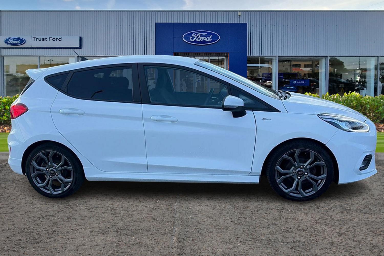 Ford FIESTA Photo 2