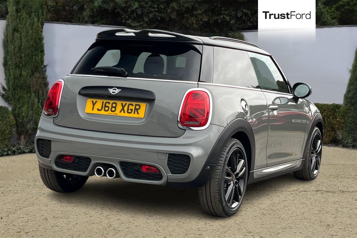 MINI Hatch Photo 3