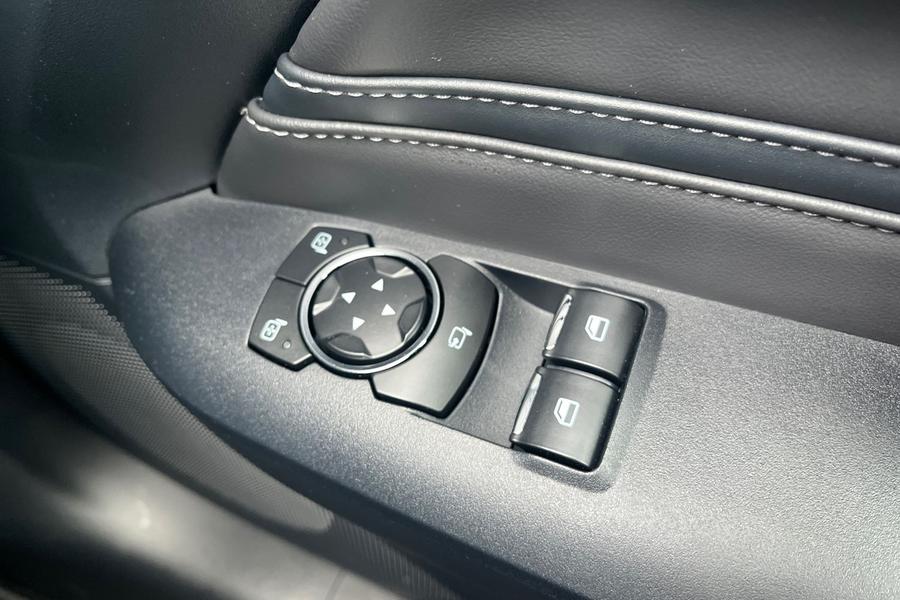 Ford MUSTANG Photo autoimg-cbd41888783f7159f68d458cb792f4c3aae43518.jpg