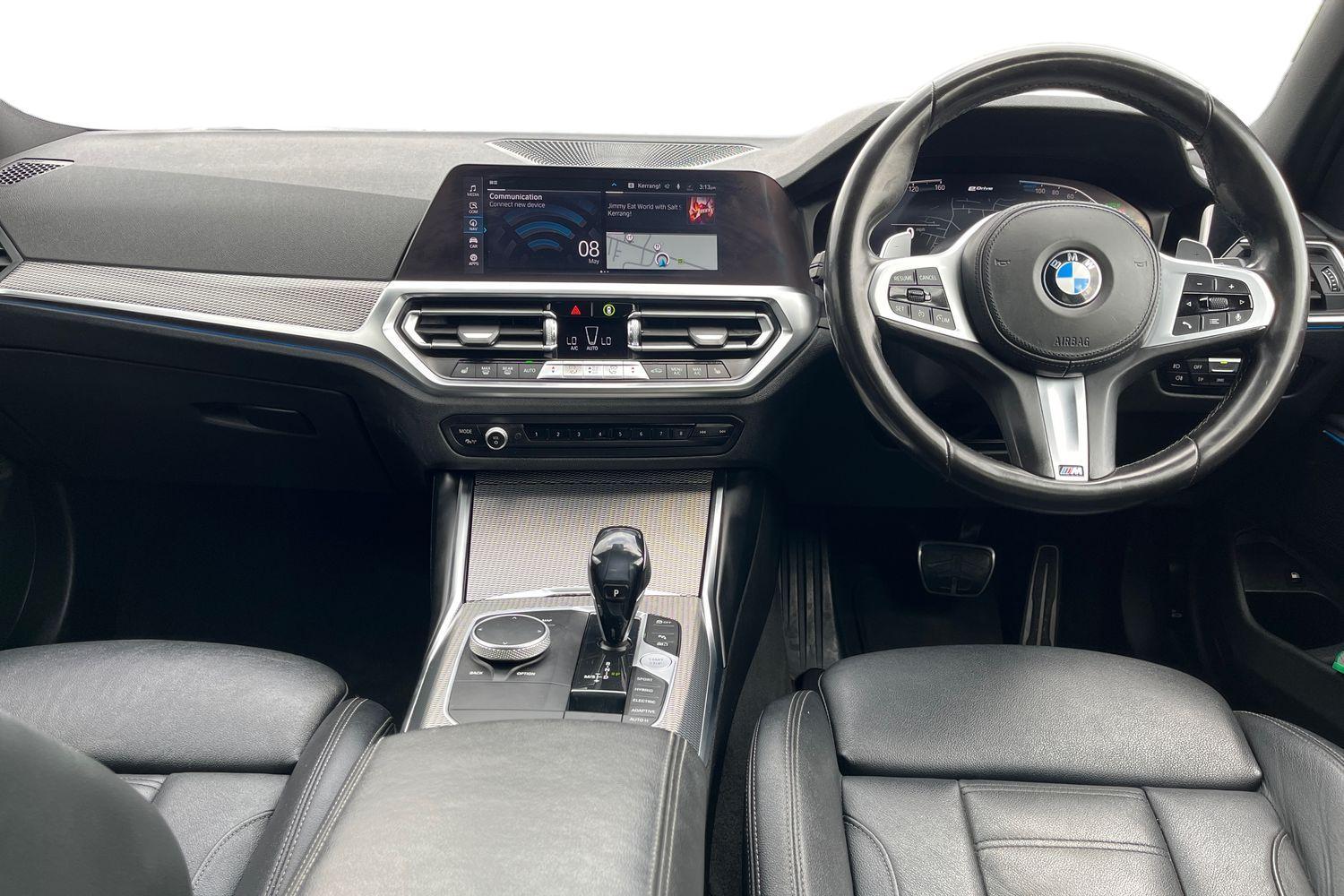 BMW 3 Series Photo 9
