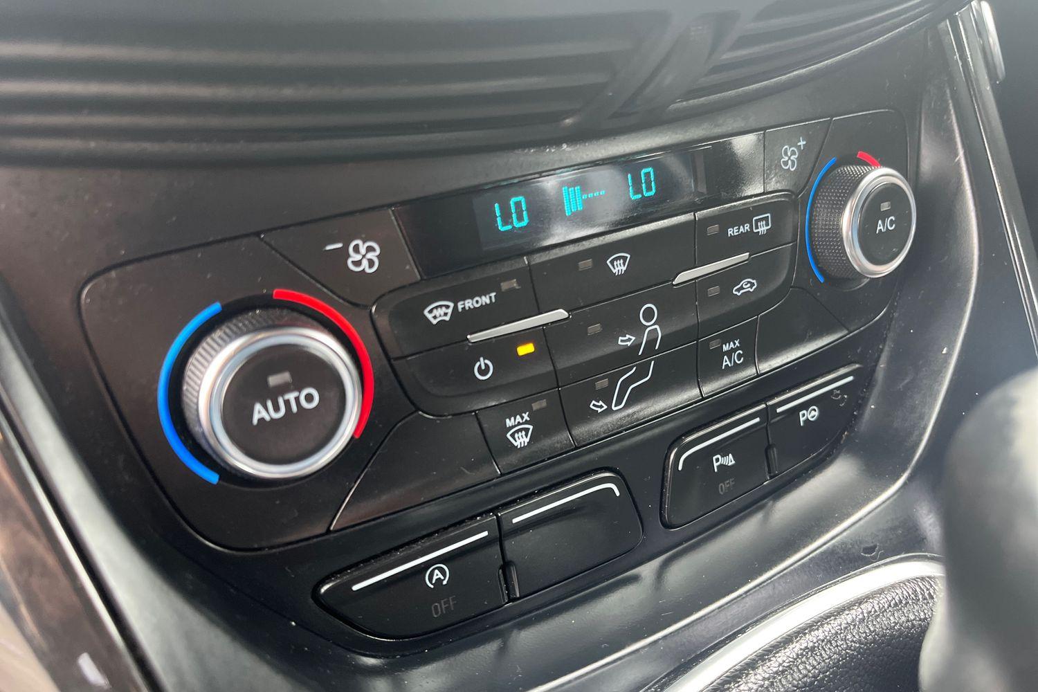 Ford KUGA Photo 25