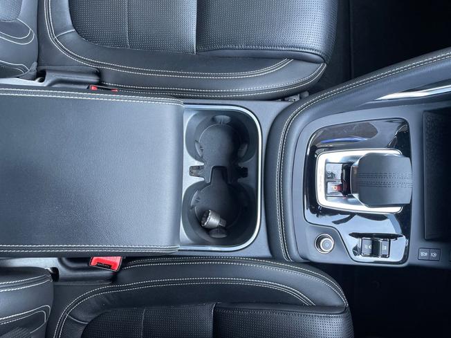 Jaguar E-PACE Photo 33