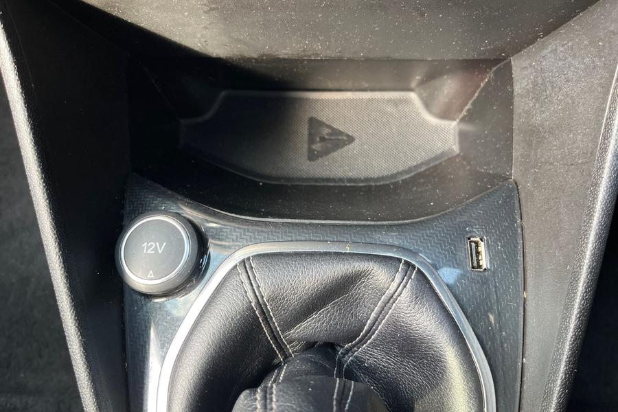 Ford FIESTA Photo autoimg-cbef26035fce3a903d0f73ad4c72bfe8c967dd9e.jpg