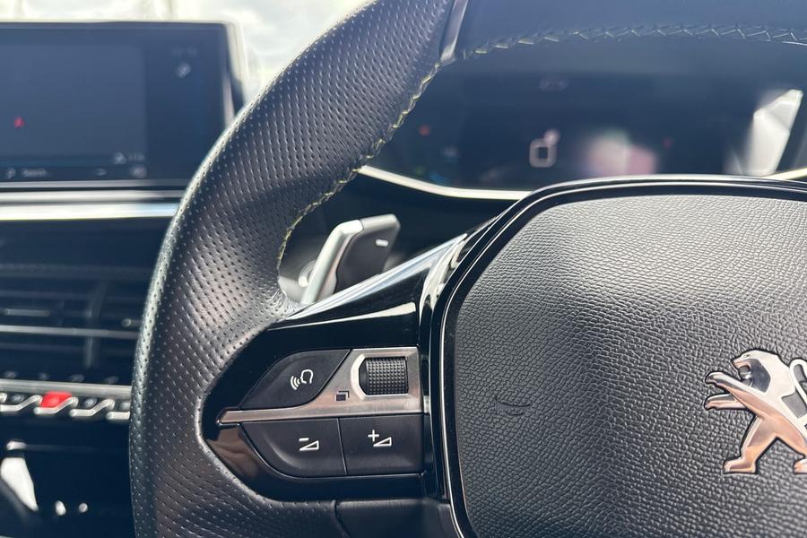 Peugeot 208 Photo autoimg-cbf3a28170d9ed38b7bf9a1e0d3b3f6183e876aa.jpg