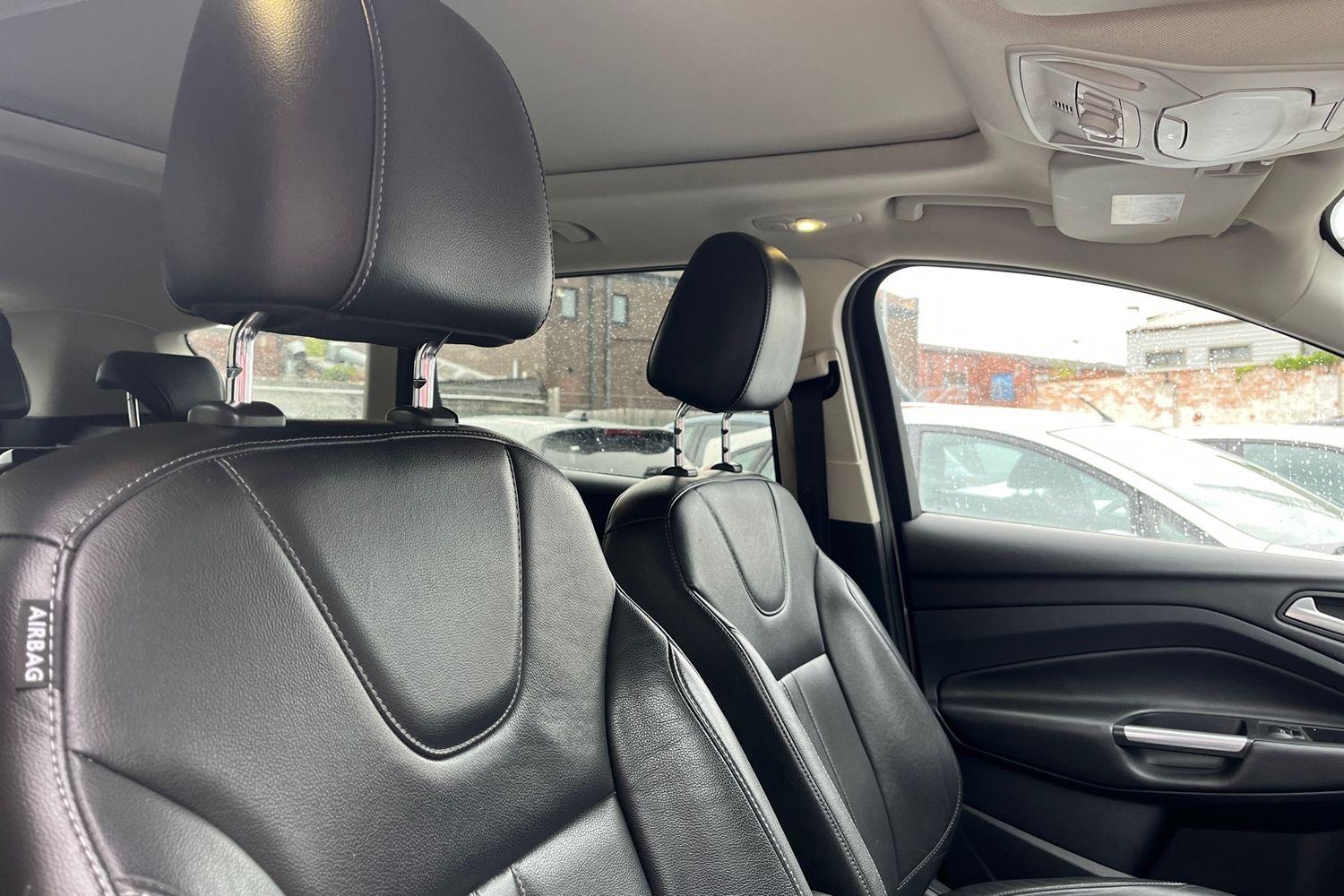 Ford KUGA Photo 16