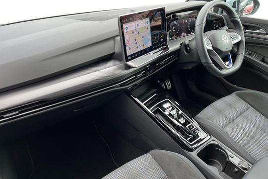 Volkswagen Golf Photo autoimg-cbfccf6533c12e471a9628b576144b1a34487a49.jpg
