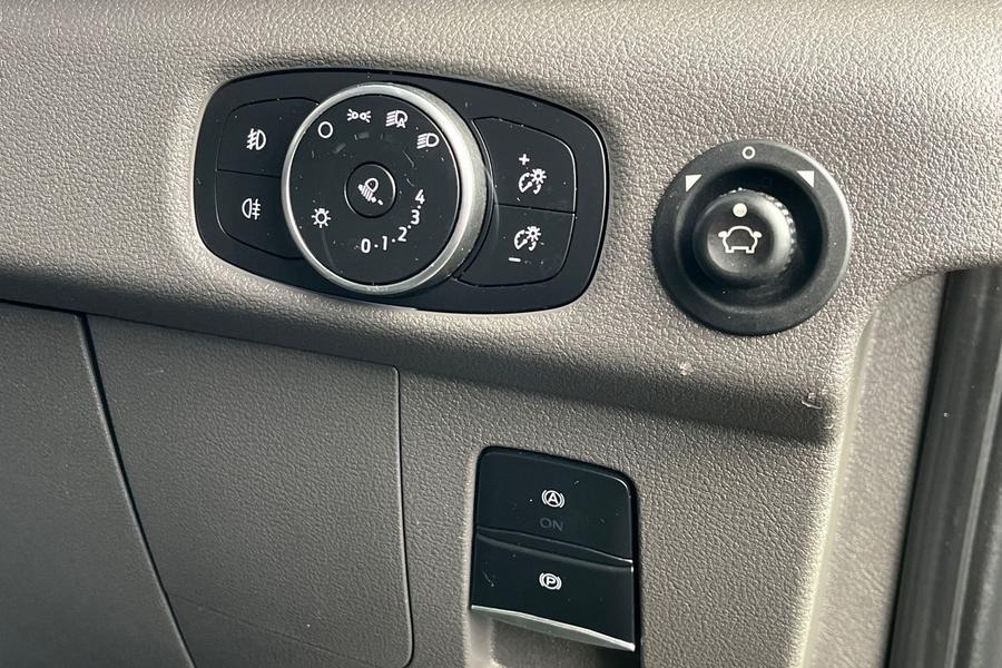 Ford TRANSIT Photo autoimg-cbfd15259fd91205e43d91487a12857d4b46f1f2.jpg