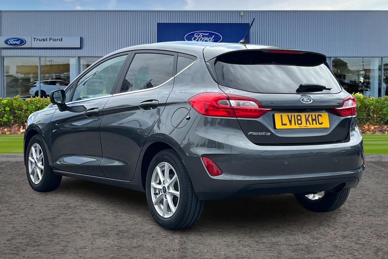 Ford FIESTA Photo 1