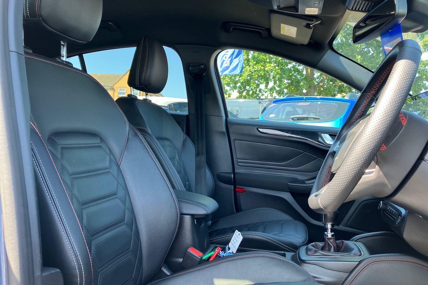 Ford FOCUS Photo 16