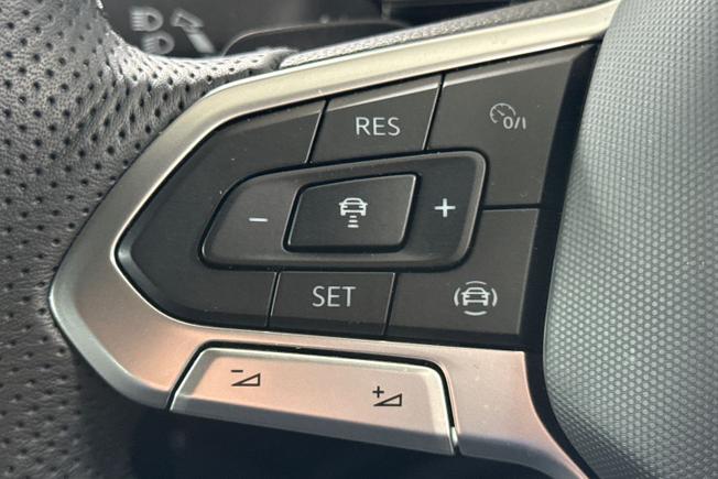 VOLKSWAGEN T-Roc Photo 16