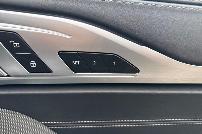 BMW 8 Series Photo 23