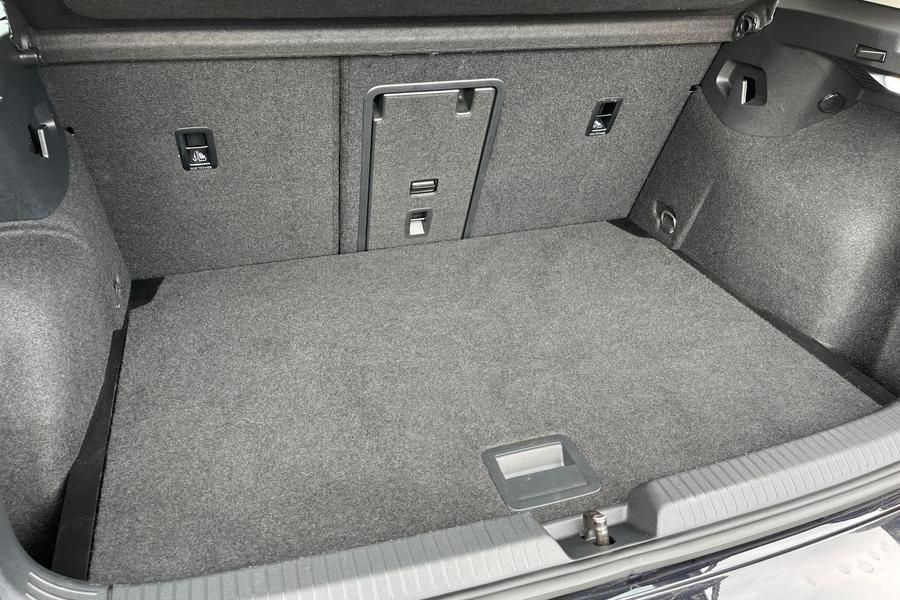 Volkswagen Golf Photo autoimg-cbfef30f3daeb354af2072c574d3086916bcba65.jpg