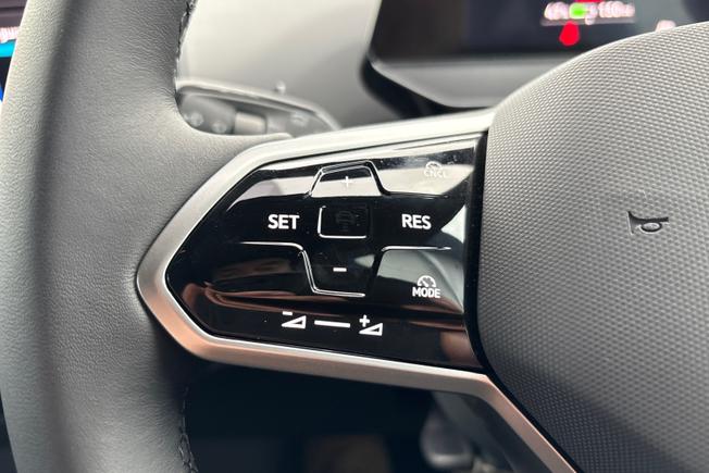 VOLKSWAGEN ID.4 Photo 16