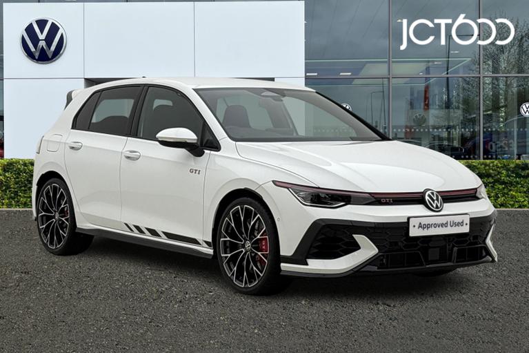 Used 2025 VOLKSWAGEN Golf 2.0 TSI GTI Clubsport Hatchback 5dr Petrol DSG Euro 6 (s/s) (300 ps) White at JCT600
