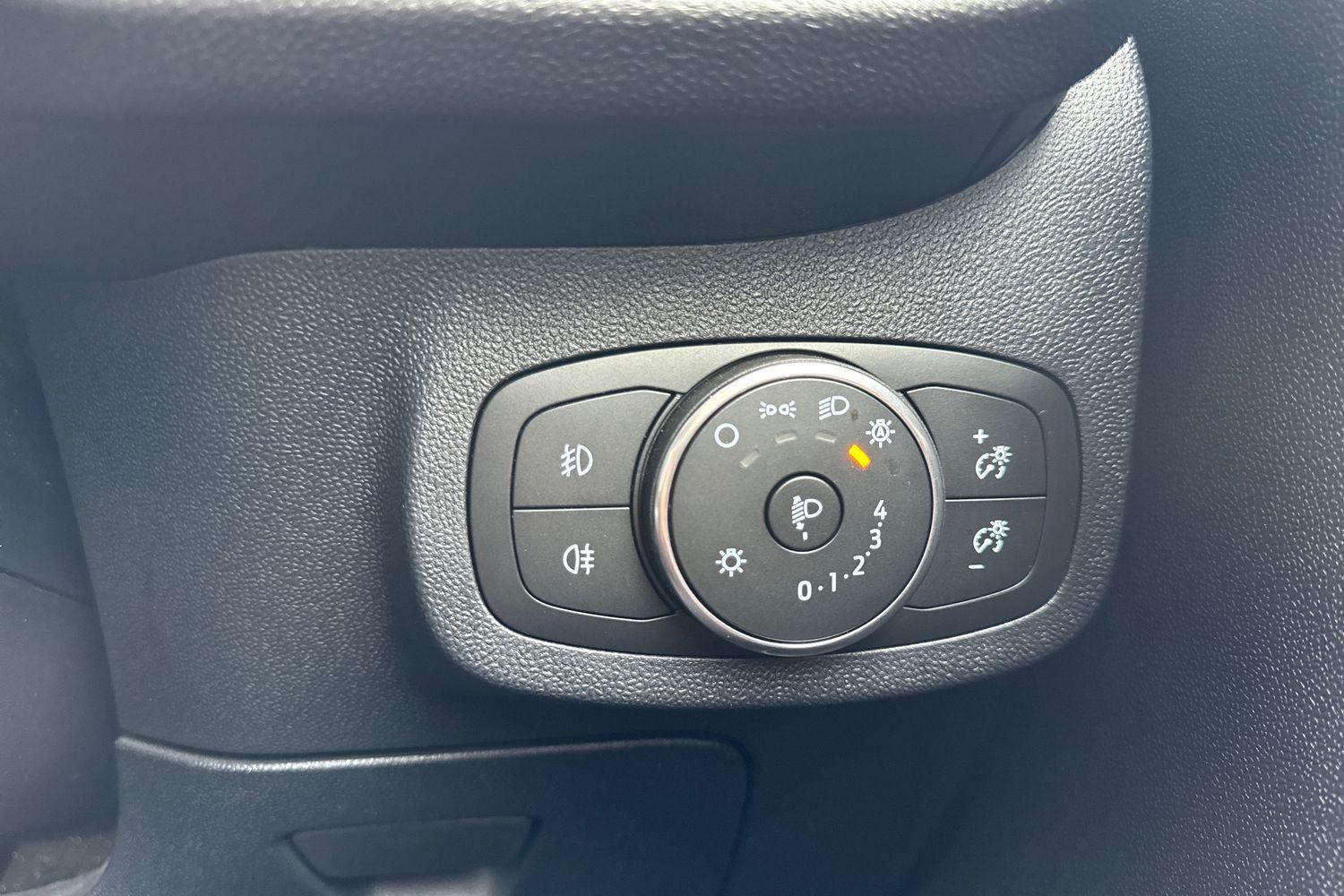 Ford FIESTA Photo 33