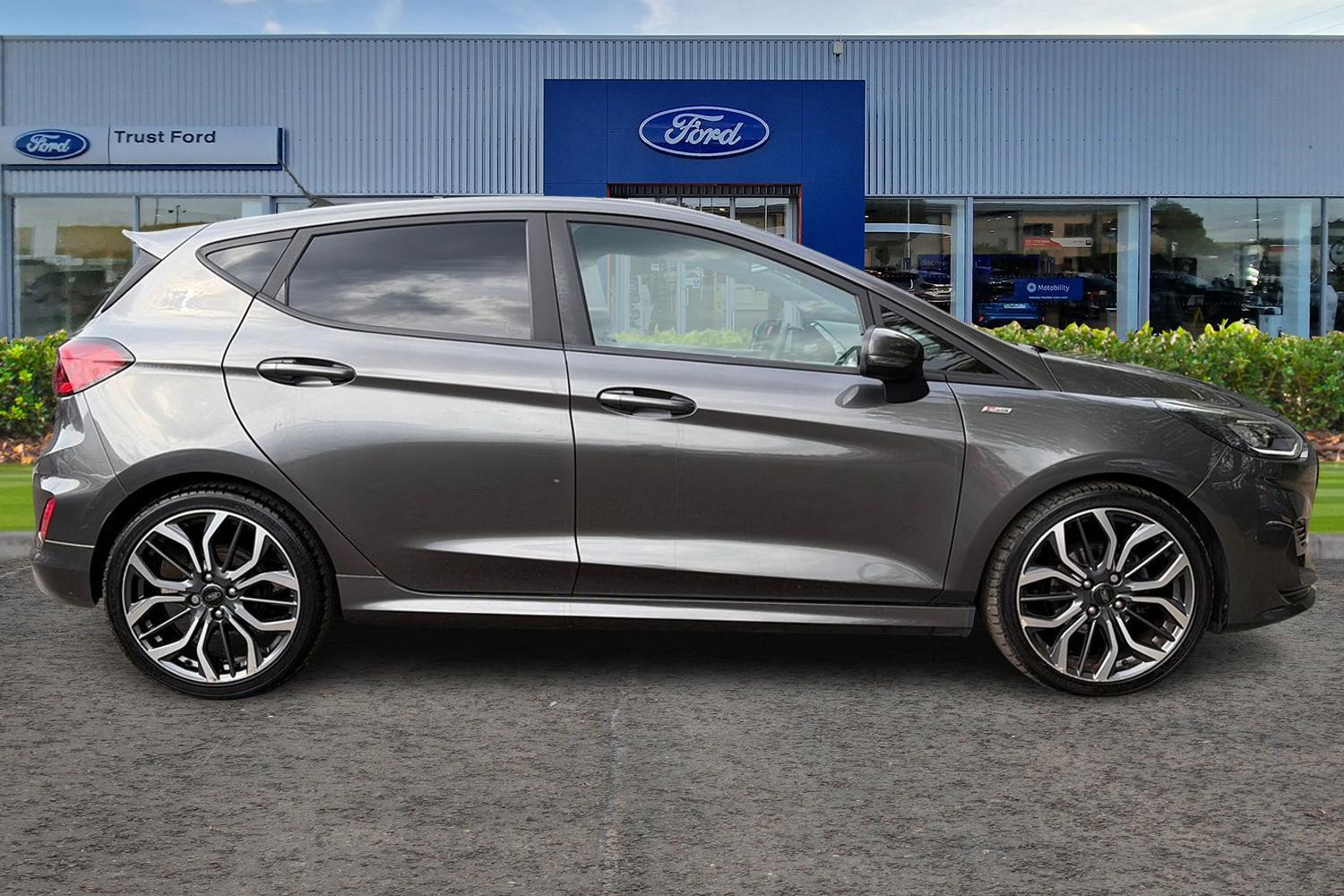 Ford Fiesta Photo 2