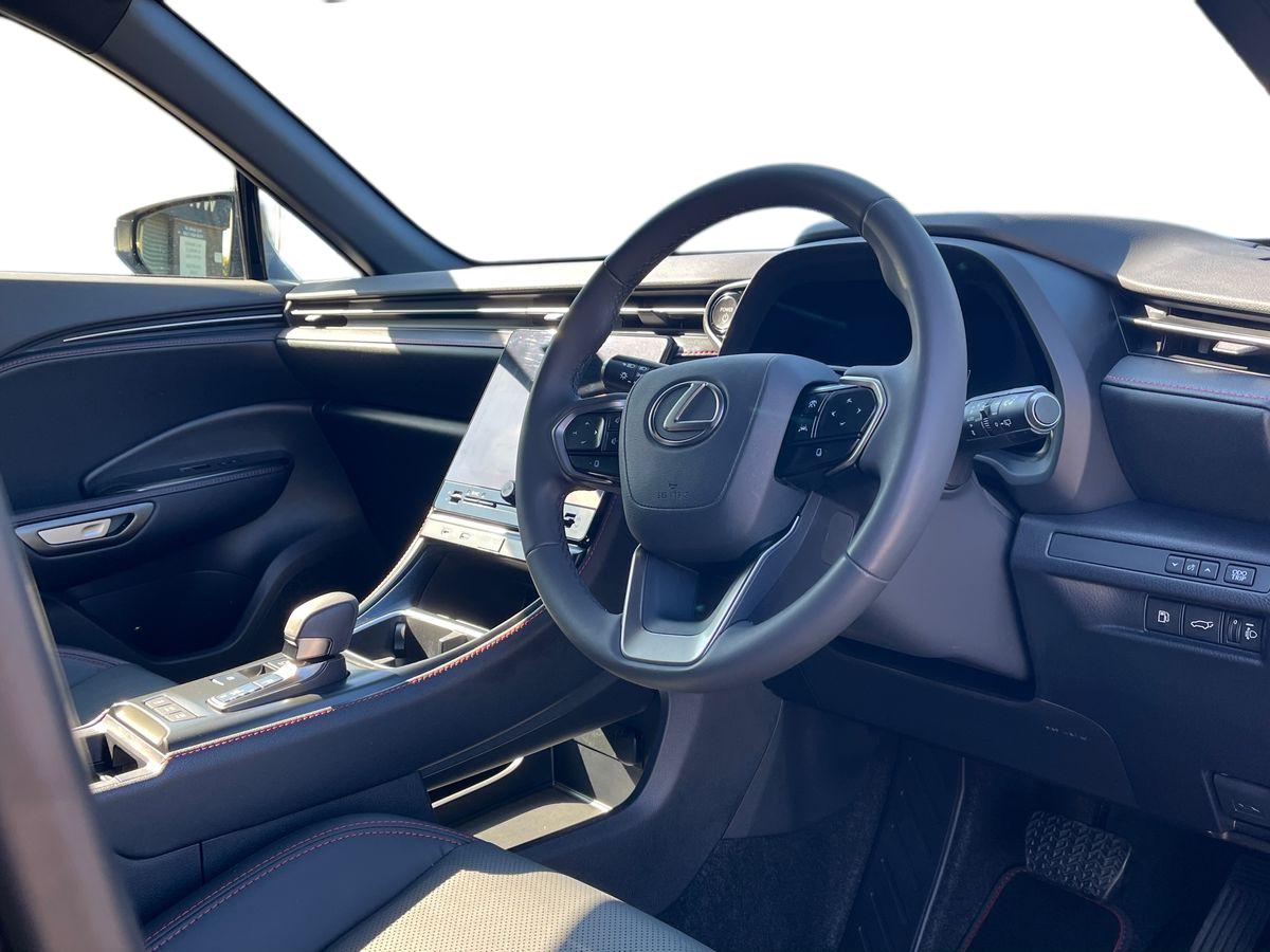 Lexus LBX Photo 19