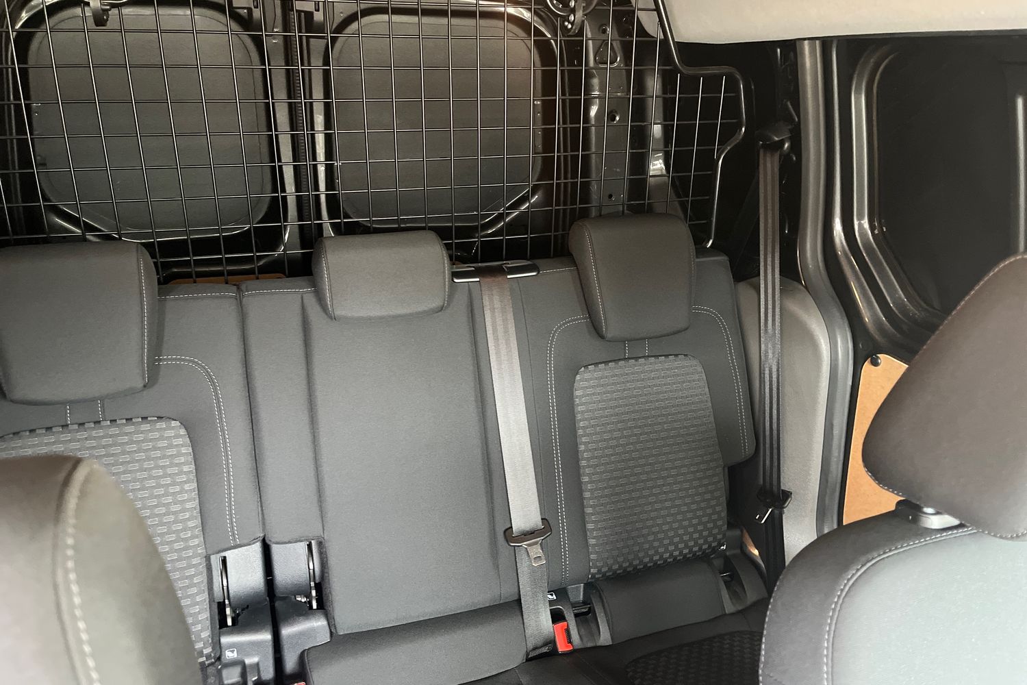 Ford TRANSIT CONNECT Photo 23