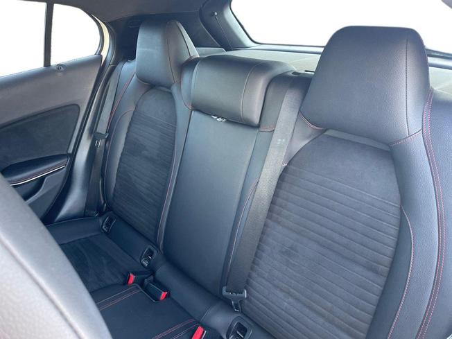MERCEDES-BENZ GLA Photo 9