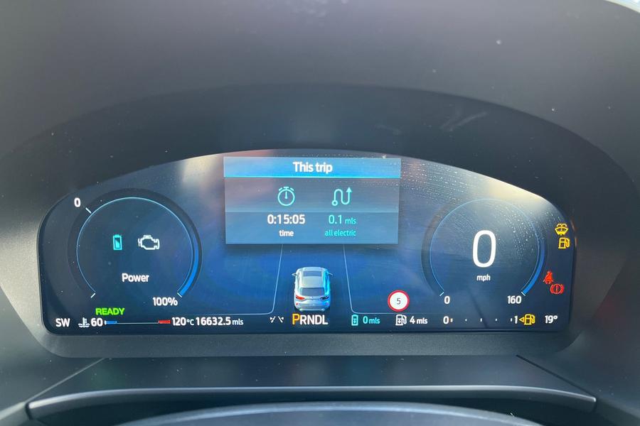 Ford Kuga Photo autoimg-cc35d2dd1052724fa4ac05fe1b1d8506561409e9.jpg