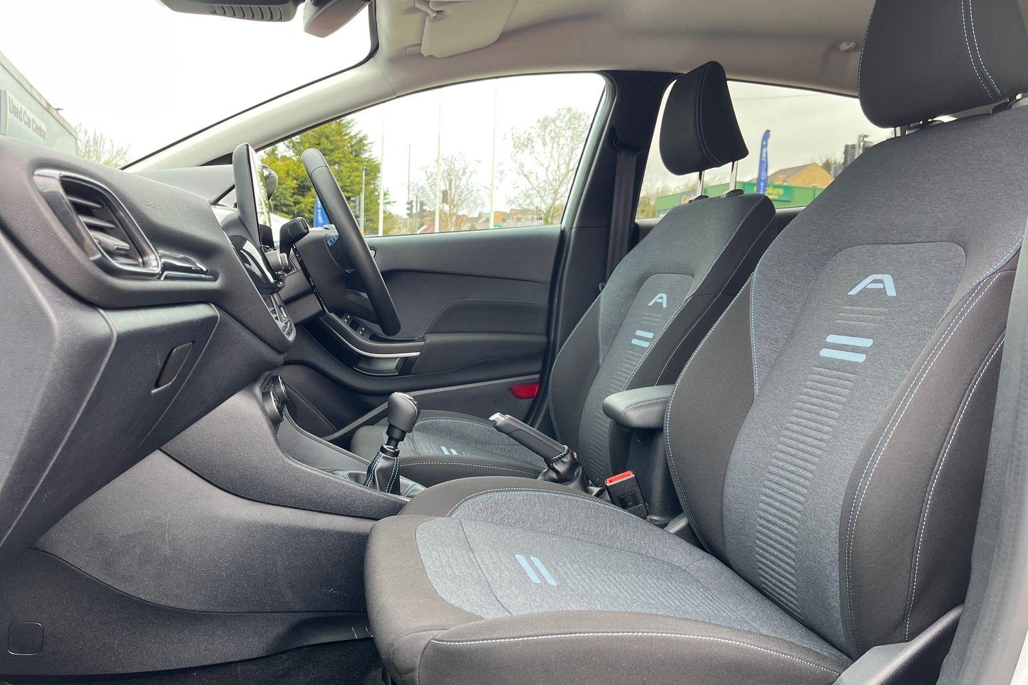 Ford FIESTA Photo 18