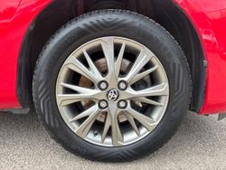 TOYOTA Yaris Photo 5