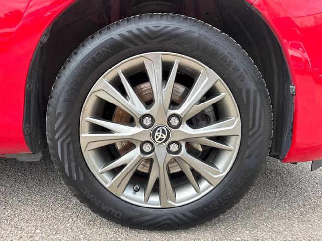 TOYOTA Yaris Photo 5