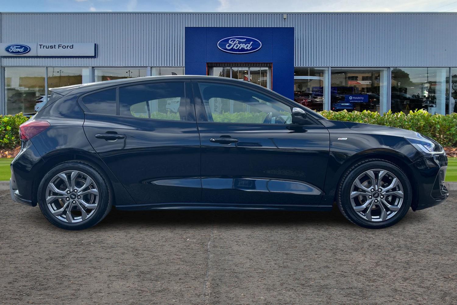 Ford FOCUS Photo 2