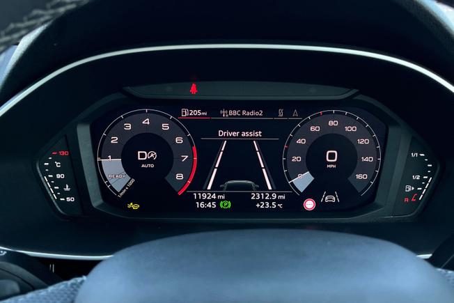 AUDI Q3 Photo 15