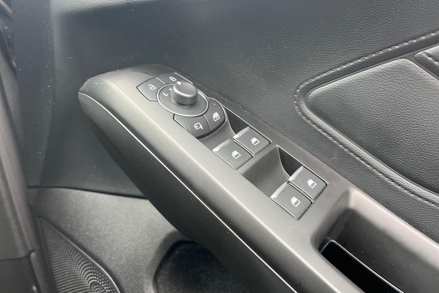 Ford FOCUS Photo autoimg-cc4c853e8fe21e18d49bc4e7cfe779bbb39f5bb7.jpg