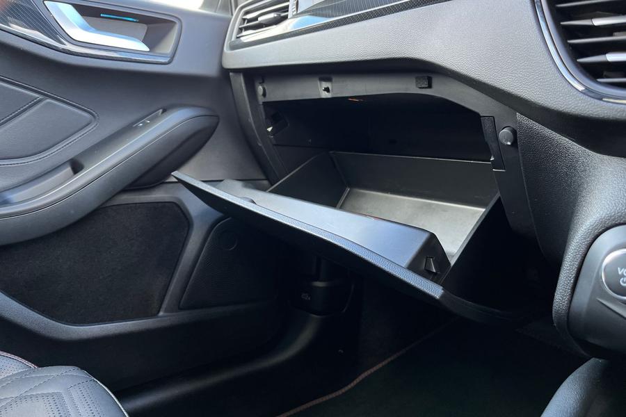Ford FOCUS Photo autoimg-cc52bc5b1de62b9e9dc3be8051c0e77fc1eb4d89.jpg