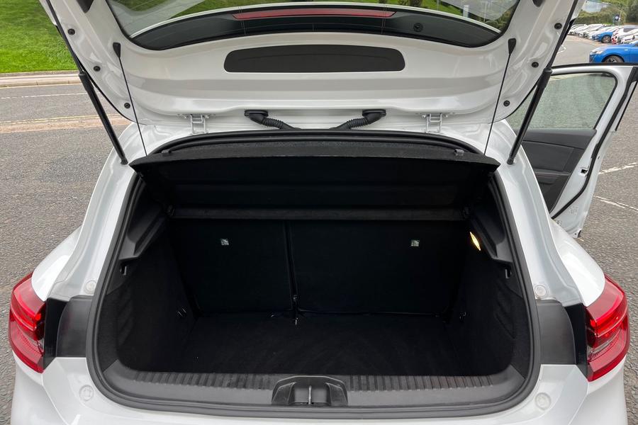Renault Clio Photo autoimg-cc5cf9b3a3c5c0aaa810ca6b7a7a66f69002ba13.jpg