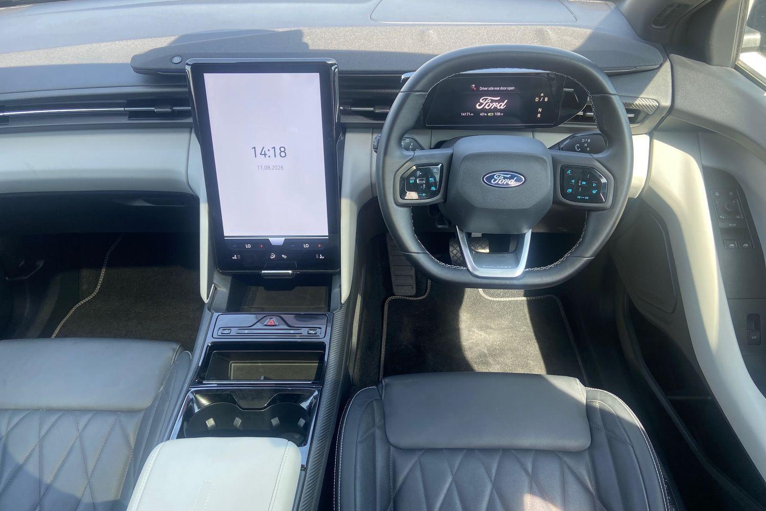 Ford EXPLORER Photo 10